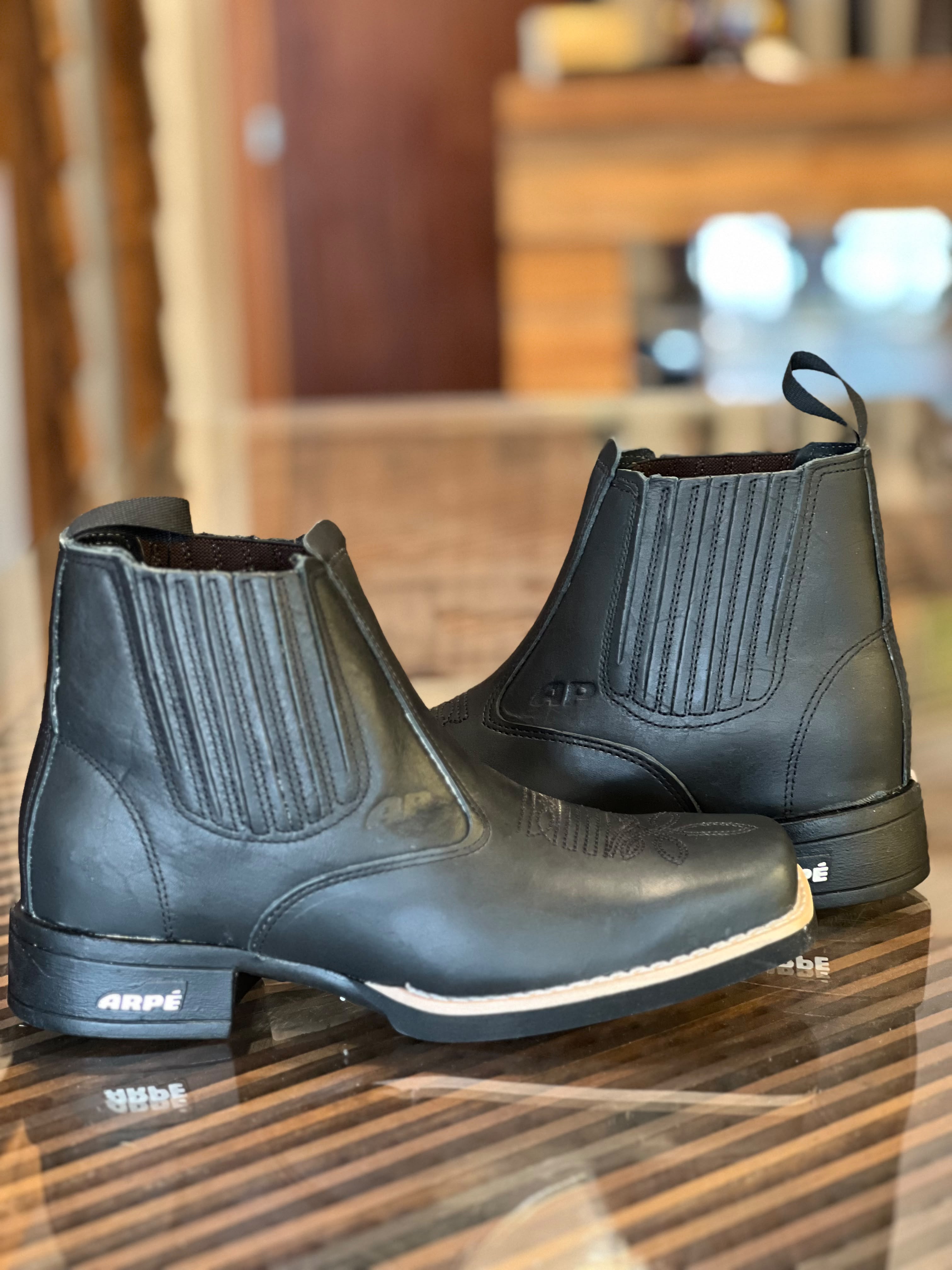 Botina Texana Lisa Bico Quadrado Masculina Arpé Ref.: 2011S